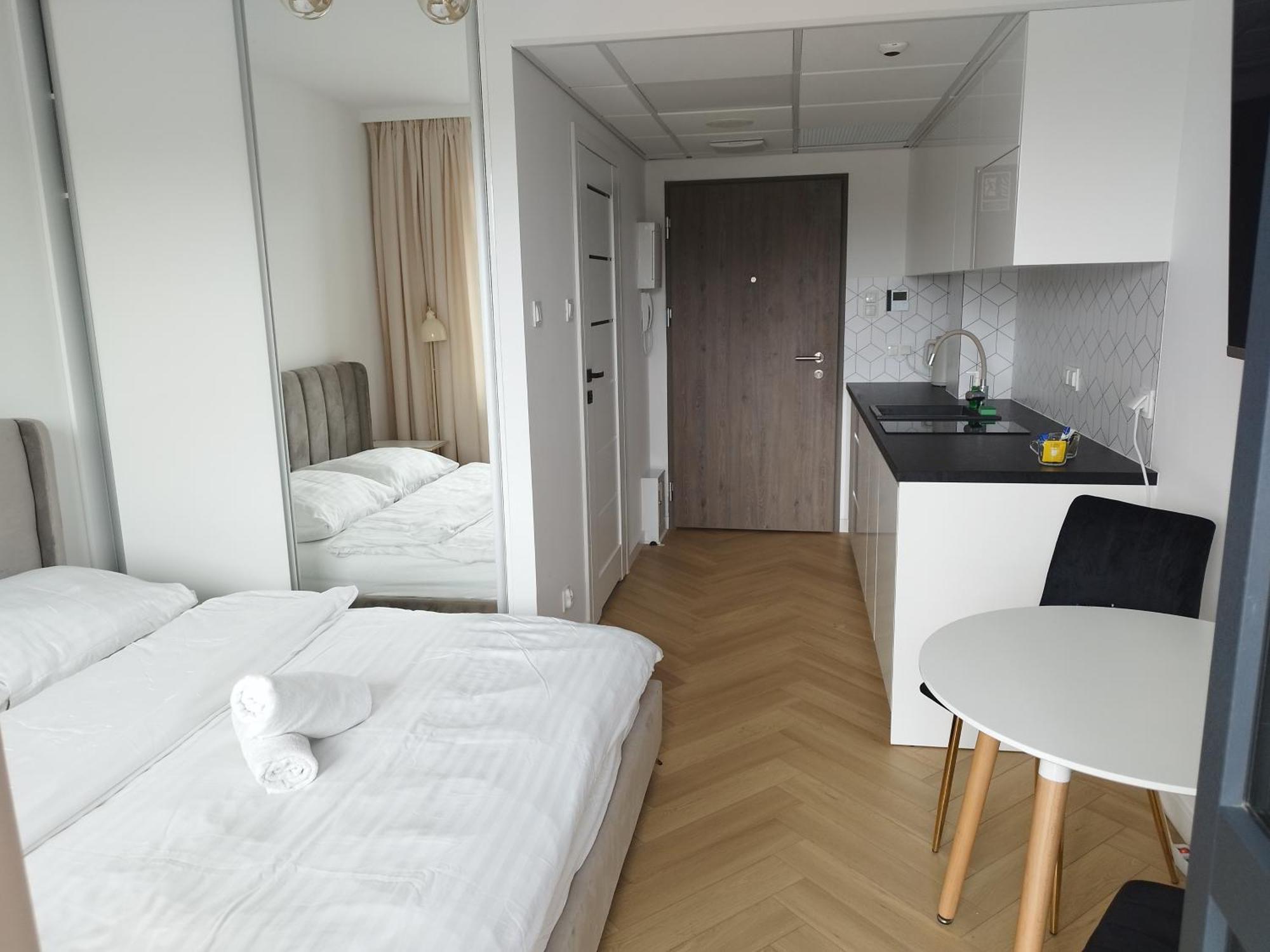Gold Apartments Pileckiego Варшава Екстериор снимка